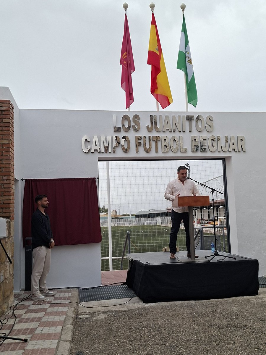 TARDE DE EMOCIONES Y GOLES EN EL CAMPO MUNICIPAL "LOS JUANITOS"

BEGÍJAR CF 3-1 Alcalá Enjoy 

GOLES:
PEDRO COBO ⚽️
JUANLU ⚽️
LUIS CASAS ⚽️

Los 3 primeros puntos se quedan en casa 🏡 en el inicio ligero. 

#50AñosDeHistoria 

💛🖤