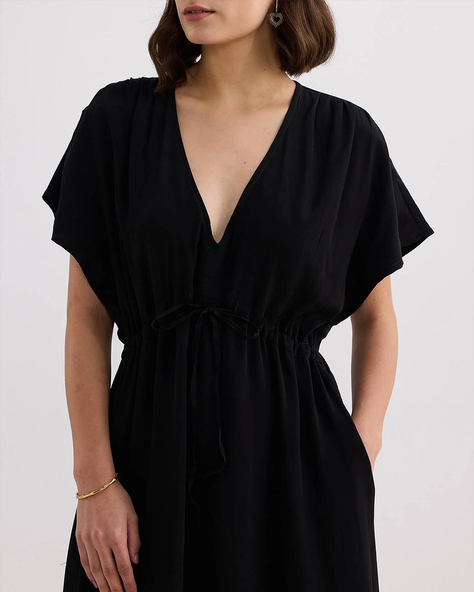 reistorlife's tweet photo. Just found the perfect timeless black maxi 🌱✨
Ethically made. Eco-friendly fabrics. A piece that will always outlast trends.

https://t.co/Gj4MJjFJbt

#SustainableFashion #EcoStyle #OOTD https://t.co/vVjmWBcpNL