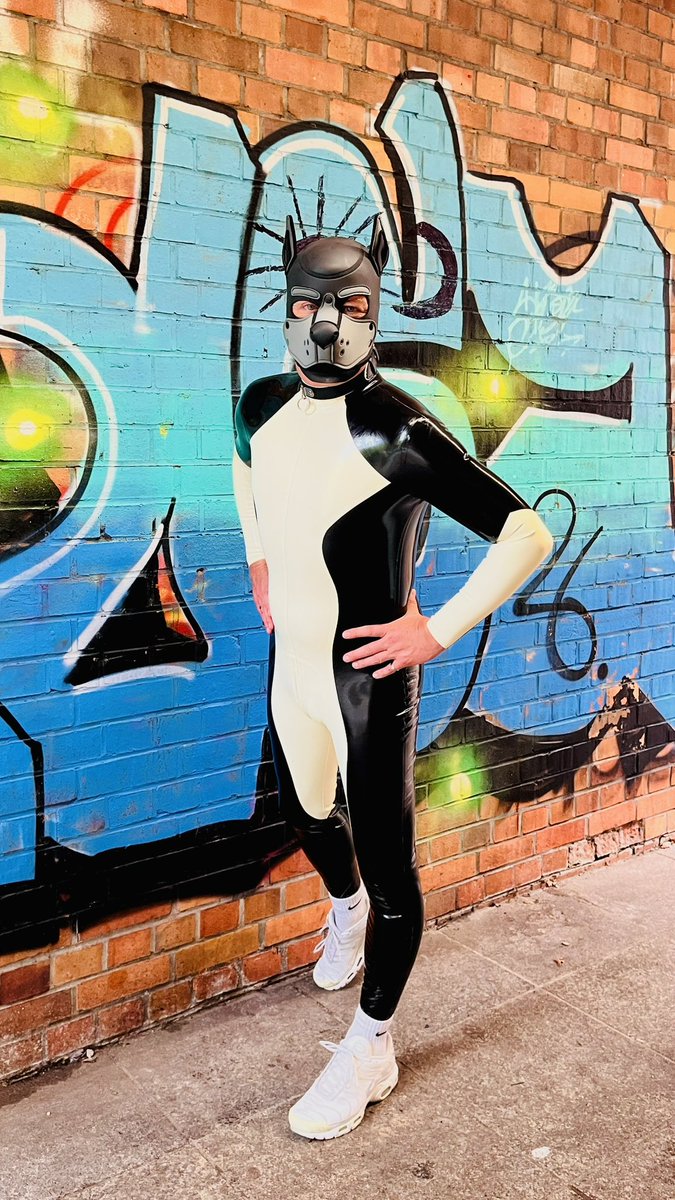 Puppy on a stroll looking for the right place to pee 💦💦