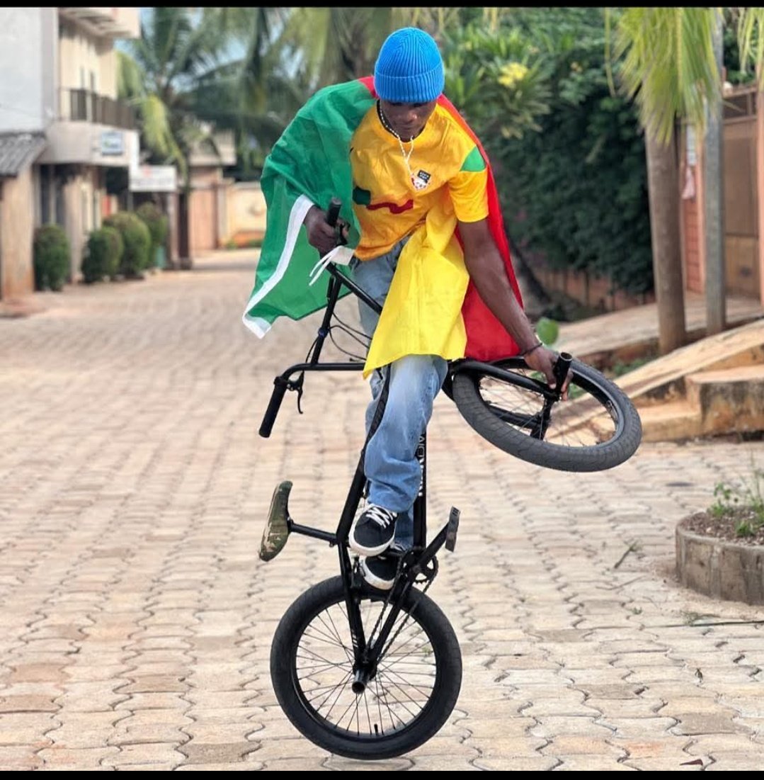moisekoba34's tweet image. Meet CourageOscar, a young BMX Freestyle rider from 🇧🇯 Benin with a dream to compete on the world stage 🌍.
Every trick is a step closer to that goal. #UCI_BMX_FS 
#FISEWorld
#BMXCommunity
#RideBMX
#BMXIsLife
#BMXWorld
#BMXAfrica 
#ExtremeSports
#BMX #BMXFreestyle #RideBMX
