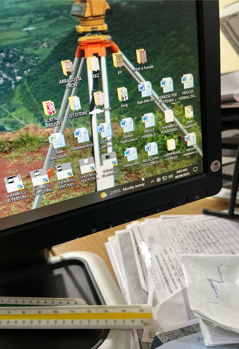 BunkermanV2's tweet image. Mirmengjes , qenka cik ftohte sot 😂