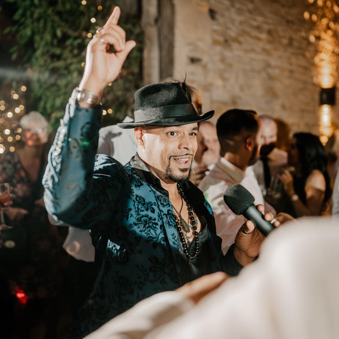 functioncentral's tweet image. From the first song to the last encore, @partyupband kept guests on their feet at Chloe’s wedding at @crippsandco in Cheltenham. The perfect party soundtrack! 🎶💫
📷 @weddingsbyar
Read more about the band here - ow.ly/wLYE50WPBcJ
#weddingplanning #weddingmusic