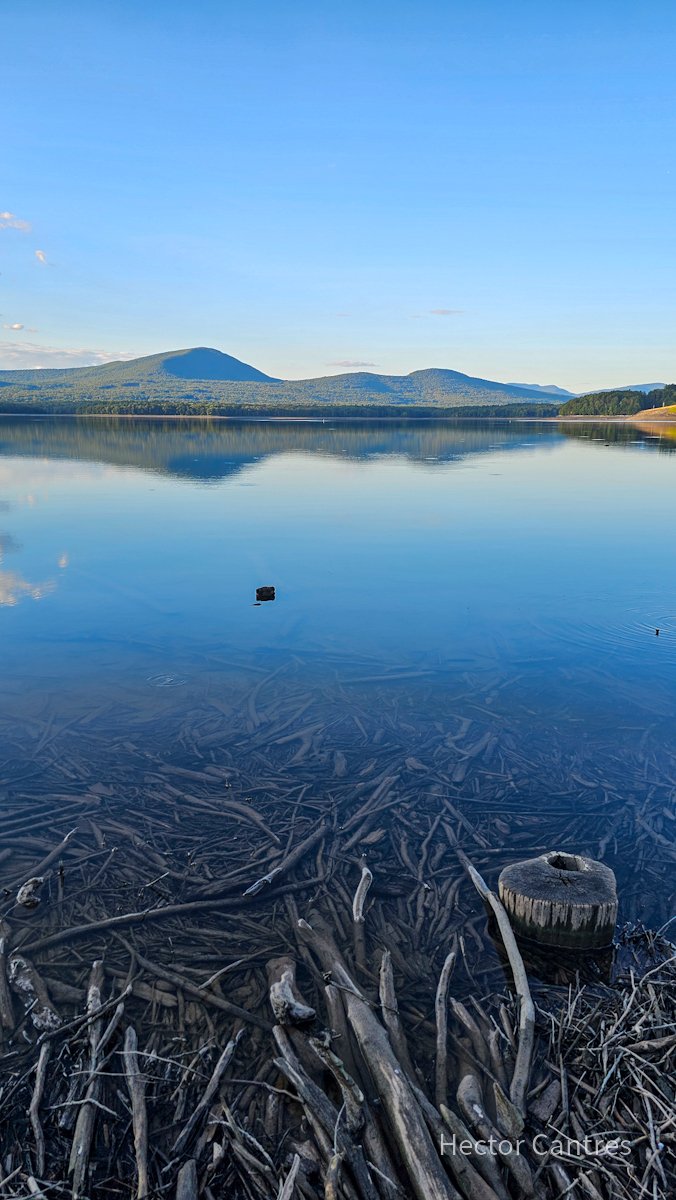 HectorCantres's tweet photo. Beautiful fishing spot. Nice clear skies.
#LandscapePhotography #MobilePhotography #nature #hacerfotos #OutsideFun #StormHour #ThePhotoHour https://t.co/s3tKDunNM7