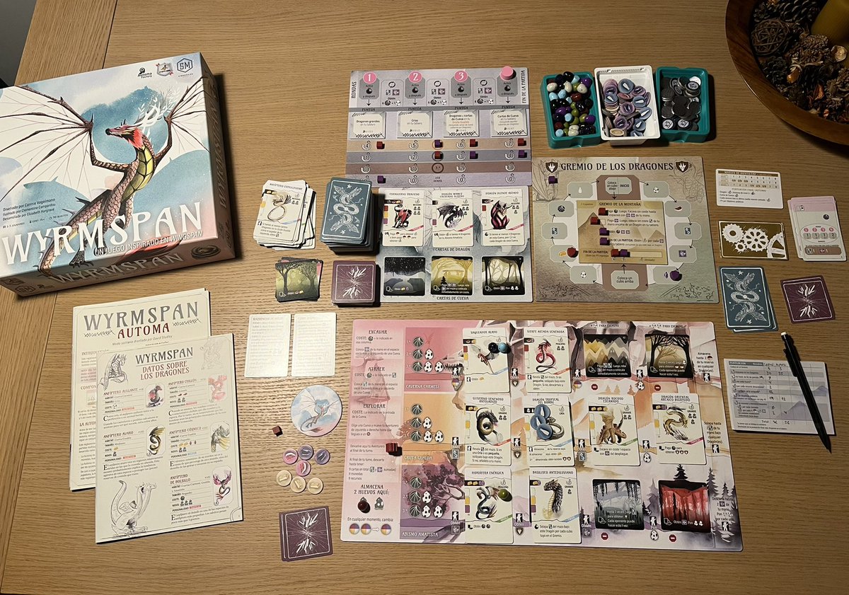 adalidesblog's tweet image. Este finde se ha jugado a #Wyrmspan de @MalditoGamesES 🐉🎲 Lo entretenido de ir creando tu santuario y los combos tan chulos que se pueden lograr hace que te quedes con ganas de echar mas partidas. Y si te molan los dragones, este juego es un must!