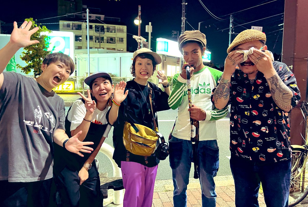 昨日は武蔵境STATTOありがとうございました！
めちゃくちゃ楽しかった
ペンギンロケッツ15周年おめでとう🙌
呼んでくれてありがとう🫡
FUKUBAKE結成時メンバーの前田君にも会えて嬉しい一夜でした！
FUKUBAKE次回ライブは10/25越谷イージーゴーイングとなります
少し先ですがヨロシクお願いします！！