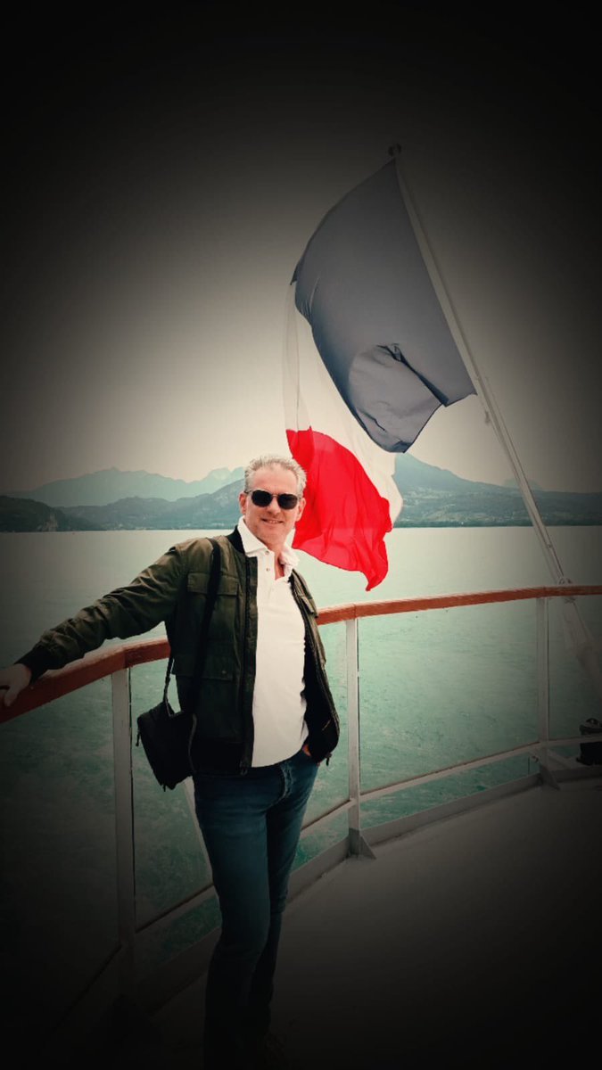 frederickarno's tweet photo. Je suis fier de notre drapeau https://t.co/oPz5pjEzHz