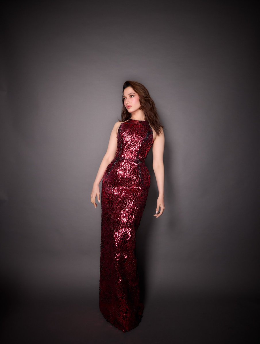 masalauae's tweet image. Tamannaah stuns the crowd in a show-stopping red gown, radiating elegance and glamour at every step. A true diva moment! 

#RedCarpetGlam #Stunning #Tamannaah 

Styled by Leepakshi Ellawadi