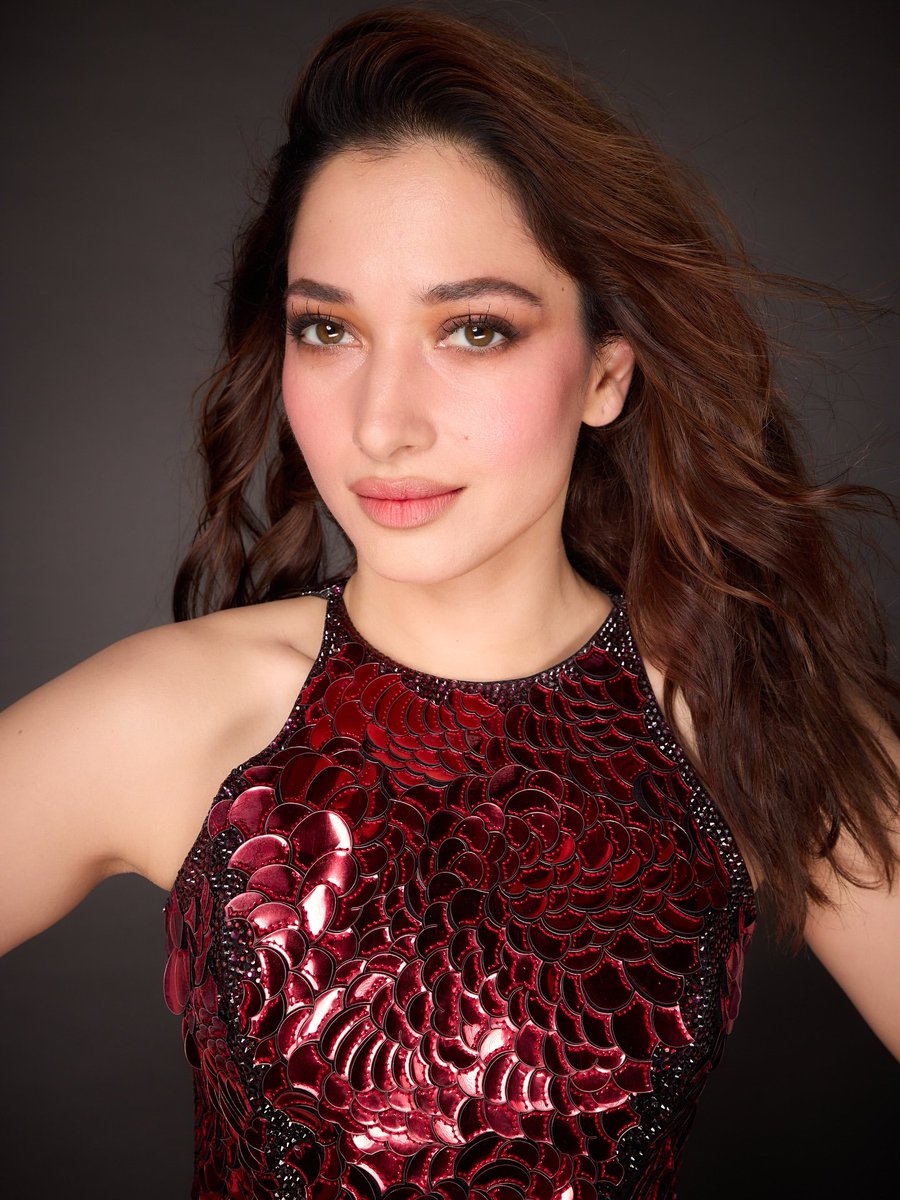 masalauae's tweet image. Tamannaah stuns the crowd in a show-stopping red gown, radiating elegance and glamour at every step. A true diva moment! 

#RedCarpetGlam #Stunning #Tamannaah 

Styled by Leepakshi Ellawadi