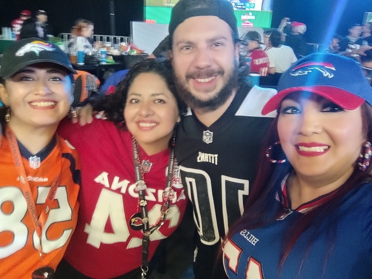 NFL Experience! Representado a mi Bills Mafia ❤️💙
#BillsMafia 
#NFLExperience
<a href="/BuffaloBills/">Buffalo Bills</a>
<a href="/BuffaloBillsEsp/">Buffalo Bills Español</a>
<a href="/NFL/">NFL</a> 
<a href="/nflmx/">NFL México</a>