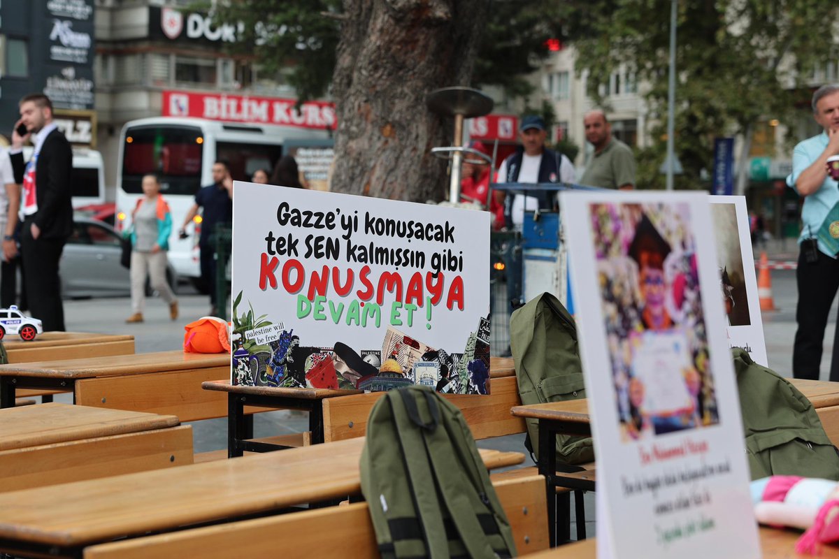 📌Kızılay 15 Temmuz Milli İrade Meydanı

Onlar için ders zili hiç çalmadı, çalamadı…

Çünkü zalim İsrail, çocukların defterlerini kana buladı.

Hind’in hayalleri, Olina’nın tebessümü, Mahmud’un masumiyeti, Hassan’ın gözlerindeki umut ve niceleri…

Hepsi yarım kaldı.

Bu zulmü