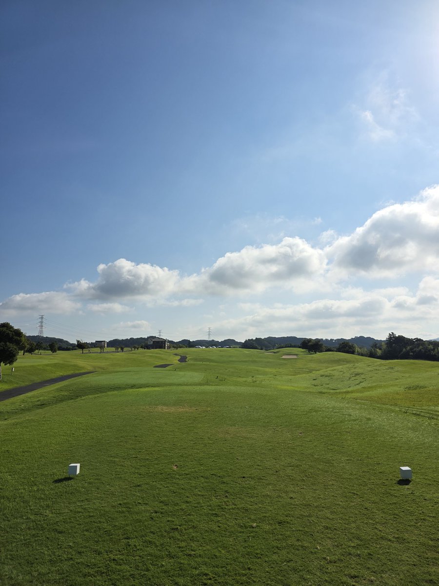 くそぅ。。。ブリストルヒルゴルフクラブ鬼のほど難しいやんけ。。。
着弾点見えなくてめいっぱい玉なくしたわ。。。