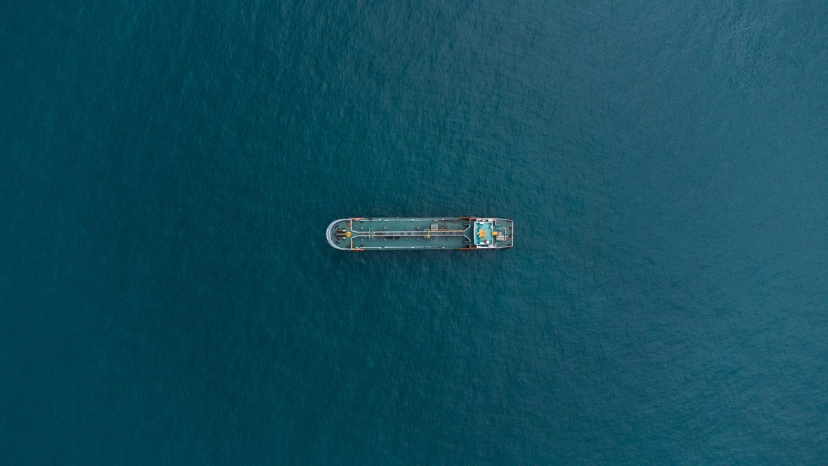 ⚡🌊 Back from #summer and back on track with developing an innovative #PowerBarge solution to supply #offshore electrical power for #ships! 🚢

Want to stay updated? In September, the new issue of the #BlueBARGE newsletter will be released. Register now➡️ bluebarge.eu/#!/newsletter