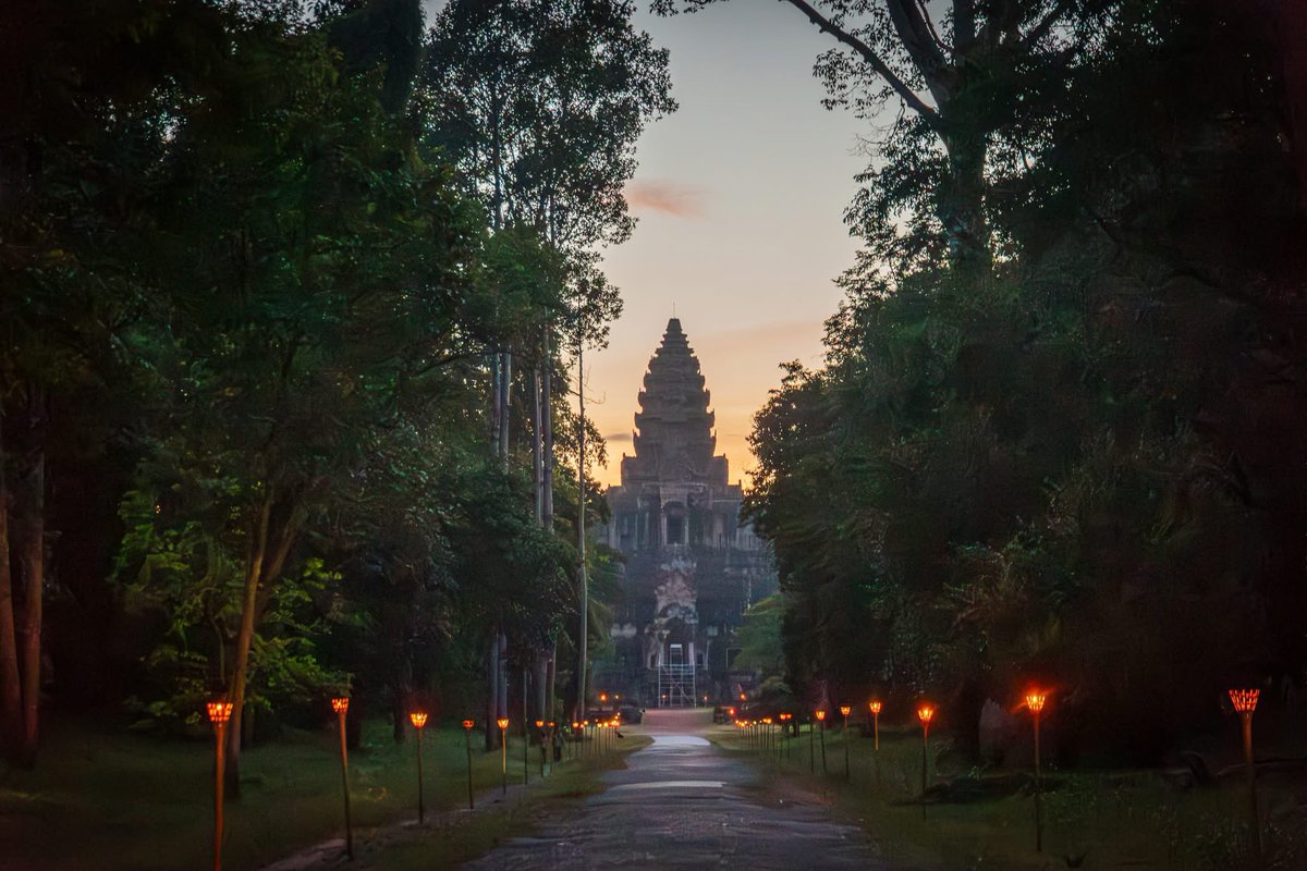 hl_312's tweet photo. Hanuman Films organises a unique Angkor Wat after dark shoot.

Hanuman Films organised an after-dark shoot of a monk blessing ceremony at Angkor Wat on 4 August 2025 and the results are simply magical. 

40 monks provided a traditional Buddhist blessing for 40 crew in  Preah Poan, known as the 'Gallery of a Thousand Buddhas'. 

These stunning images were shot on location by photographer Jacob Maentz.

#angkorwat
#angkor
#siemreap
#Cambodia