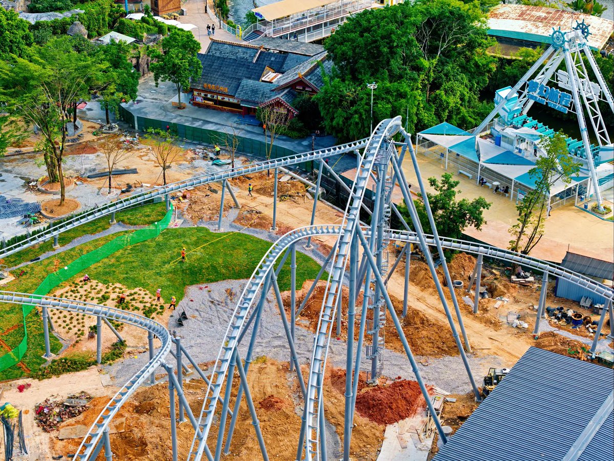 VHCoasters's tweet image. Some drone shots of Happy Valley Shenzhen&apos;s new Jinma Swing Launch Motorbike Coaster as it starts testing.

Source -v.douyin.com/nONVNIZfR5I/