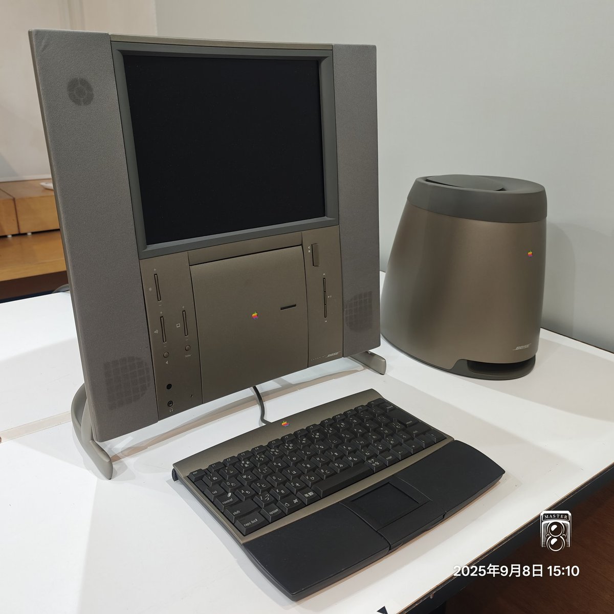 スパルタカスが寄贈されました！よくぞこんな新品のような状態で！ありがとうございます！

ジョブス不在の頃ですがジョナサン・アイブも関わっているモデルです！

フロッグデザインとは分けたいのでどこに置こうか思案しているところです！

#絶滅メディア博物館 #触れる博物館 #新着寄贈品