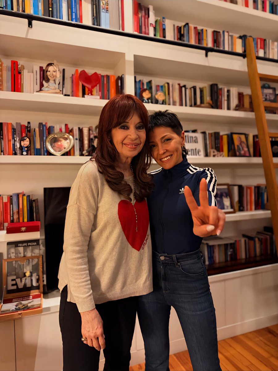 Mayra arrasó en Quilmes y terminó el día festejando en San José 1111, eso se llama lealtad.
Cristina conducción ✌🏻