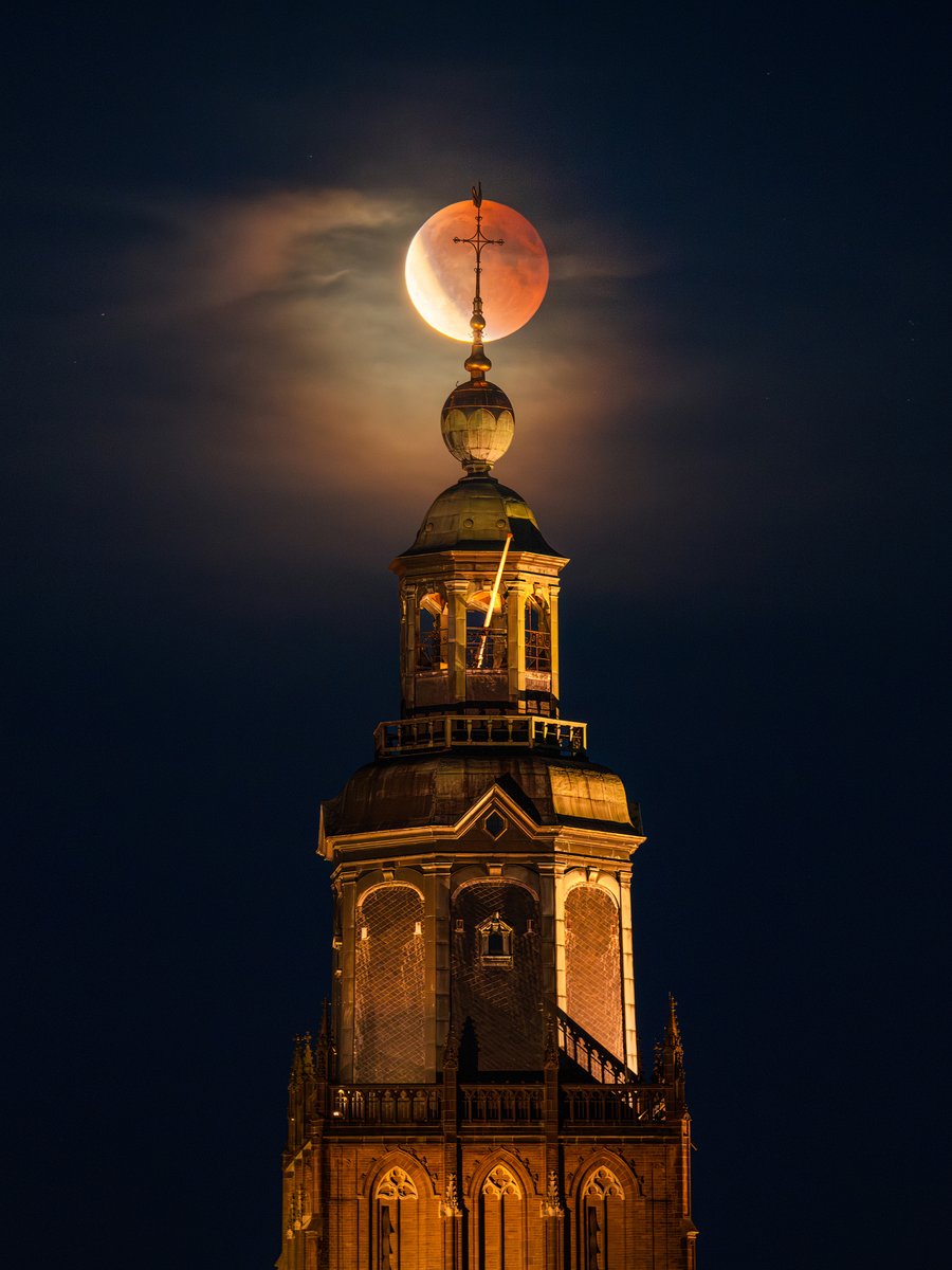 Lunar eclipse of last evening above the St. Walburgis church in Zutphen in the Netherlands last evening at 21:08