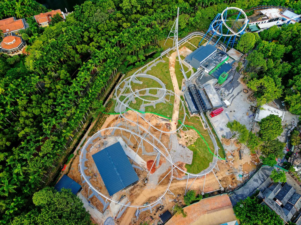 VHCoasters's tweet image. Some drone shots of Happy Valley Shenzhen&apos;s new Jinma Swing Launch Motorbike Coaster as it starts testing.

Source -v.douyin.com/nONVNIZfR5I/