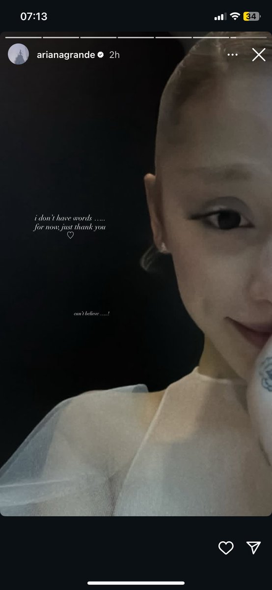 Tonight she was reminded of who and what she really is to the music industry. Everybody was fangirling so hard over her she truly owned the night #ArianaVMAS #ArianaVMAS #vmas