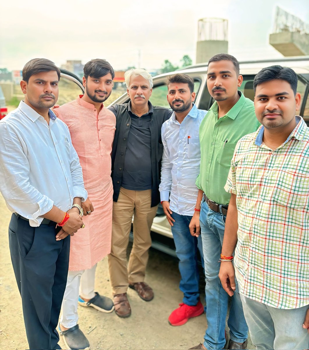 paramendr's tweet image. आज मुझे आदरणीय पुष्पेंद्र कुलश्रेष्ठ जी से मिलने का सौभाग्य प्राप्त हुआ। उनके विचार और व्यक्तित्व ने मुझे गहराई तक प्रभावित किया। ऐसी मुलाक़ातें जीवन को नई ऊर्जा और सकारात्मक दिशा देती हैं।