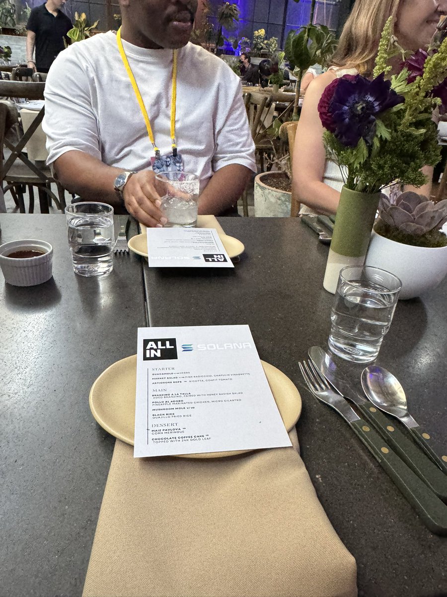 Public equities dinner at the all in summit Los Angeles.. pumped to meet Vlad Tenev and Alex Karp 😎