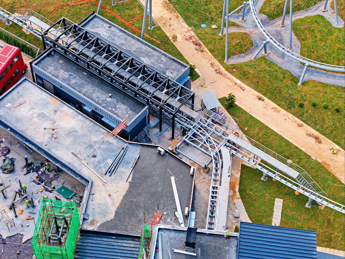 VHCoasters's tweet image. Some drone shots of Happy Valley Shenzhen&apos;s new Jinma Swing Launch Motorbike Coaster as it starts testing.

Source -v.douyin.com/nONVNIZfR5I/