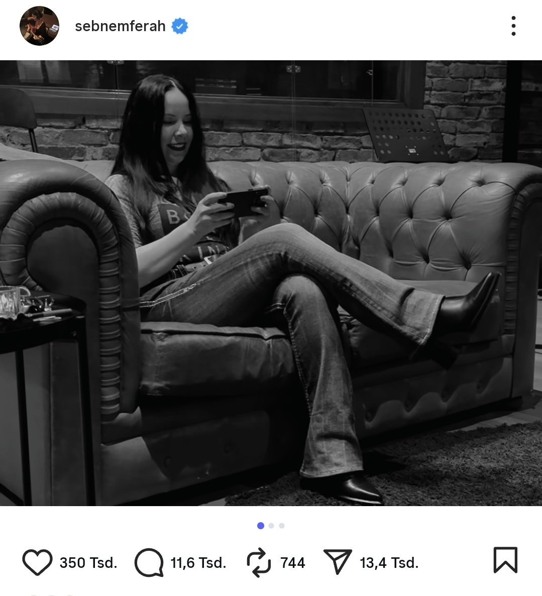 Sırrıcı Şebnem Ferah'ın son post'u 305 bin beğeni almış. Biz bu şuursuzlukla, bu avellikle zor mücadele ederiz ama pes etmek yok :((