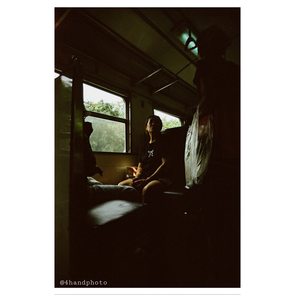 4HandPhoto's tweet photo. The beauty of the unairconditioned train in Thailand 
📷 Reto Pano (22/9.5)
🎞️ Kodak Vision3 500T
.
.
.
#Thailand #Bangkok #filmphotography https://t.co/7X7rWoZnHB
