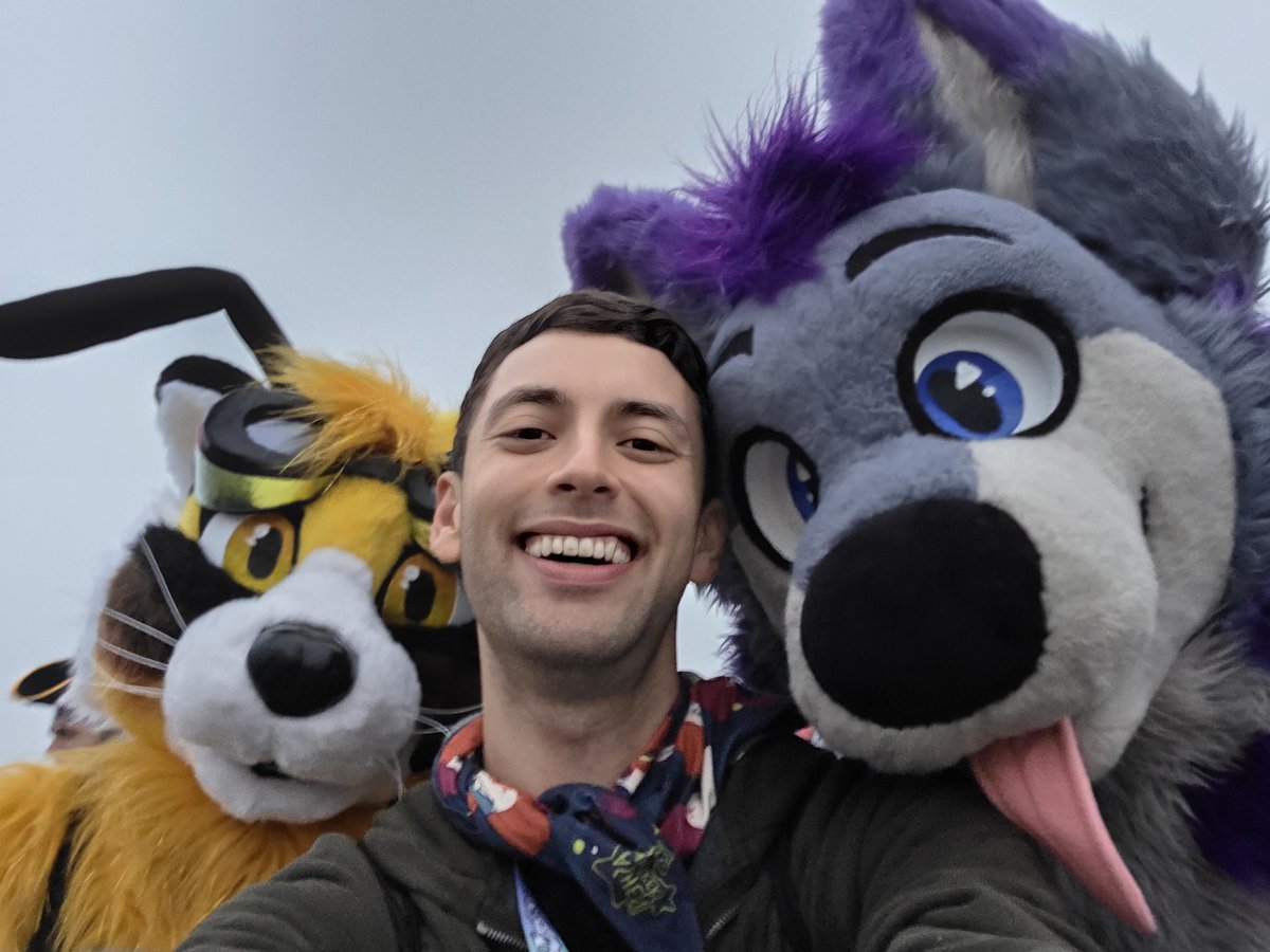 Larch the fox tweet media