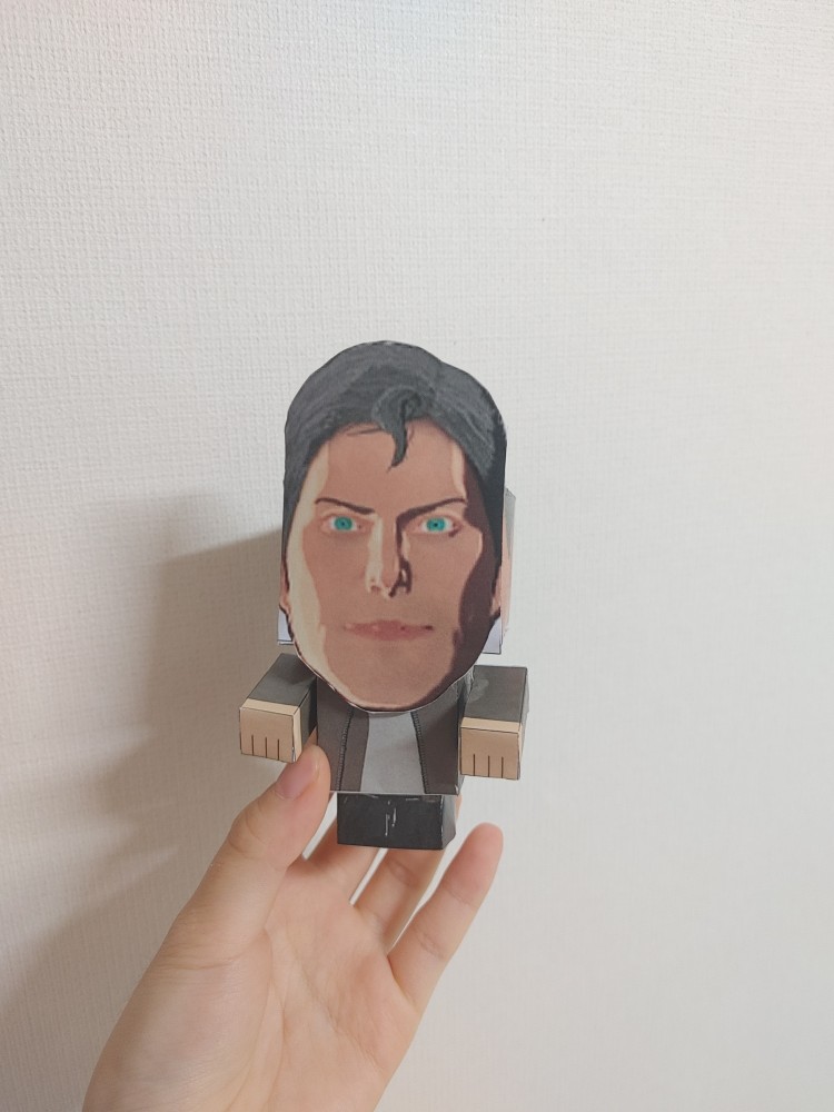 #닼에_데려다줄게 
#벌써_반칠십_닼발님_장수하세요 
#닼발생일_매콤하게_무쳐주세요 
#방송_날로_먹어도_날마다_좋아해 
#시청자수_보다_나이가_더_많은_스트리머_닼발_화이팅

닼발님 생일을 기념해서 닼발 페이퍼토이 도안을 제작했습니다
자유롭게 사용가능
다들 나만의 작은 닼발을 만들어요~