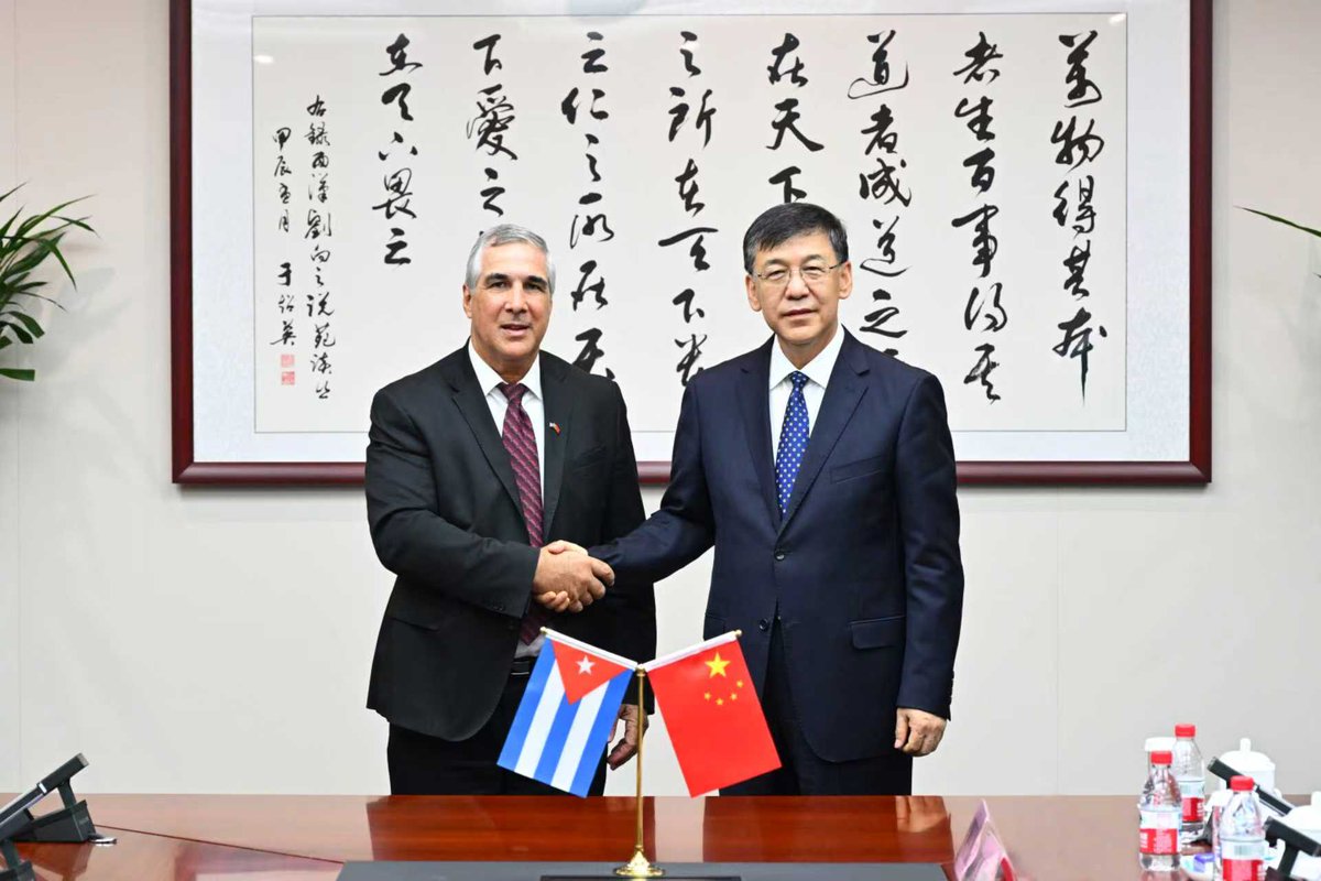 EmbaCuba China (@embacubachina) on Twitter photo Vice Prime Minister <a href="/EdMartDiaz/">Eduardo Martínez Díaz</a> & Yin Hejun, Minister of Science & Technology of #China, renewed that Sci-Tech cooperation is an integral part of a Community with a Shared Future.
📌14th Meeting of Joint Commission on Sci-Tech Cooperation will be held in 2026.
#CubaChina65 🇨🇺🇨🇳 Vice Prime Minister <a href="/EdMartDiaz/">Eduardo Martínez Díaz</a> & Yin Hejun, Minister of Science & Technology of #China, renewed that Sci-Tech cooperation is an integral part of a Community with a Shared Future.
📌14th Meeting of Joint Commission on Sci-Tech Cooperation will be held in 2026.
#CubaChina65 🇨🇺🇨🇳
