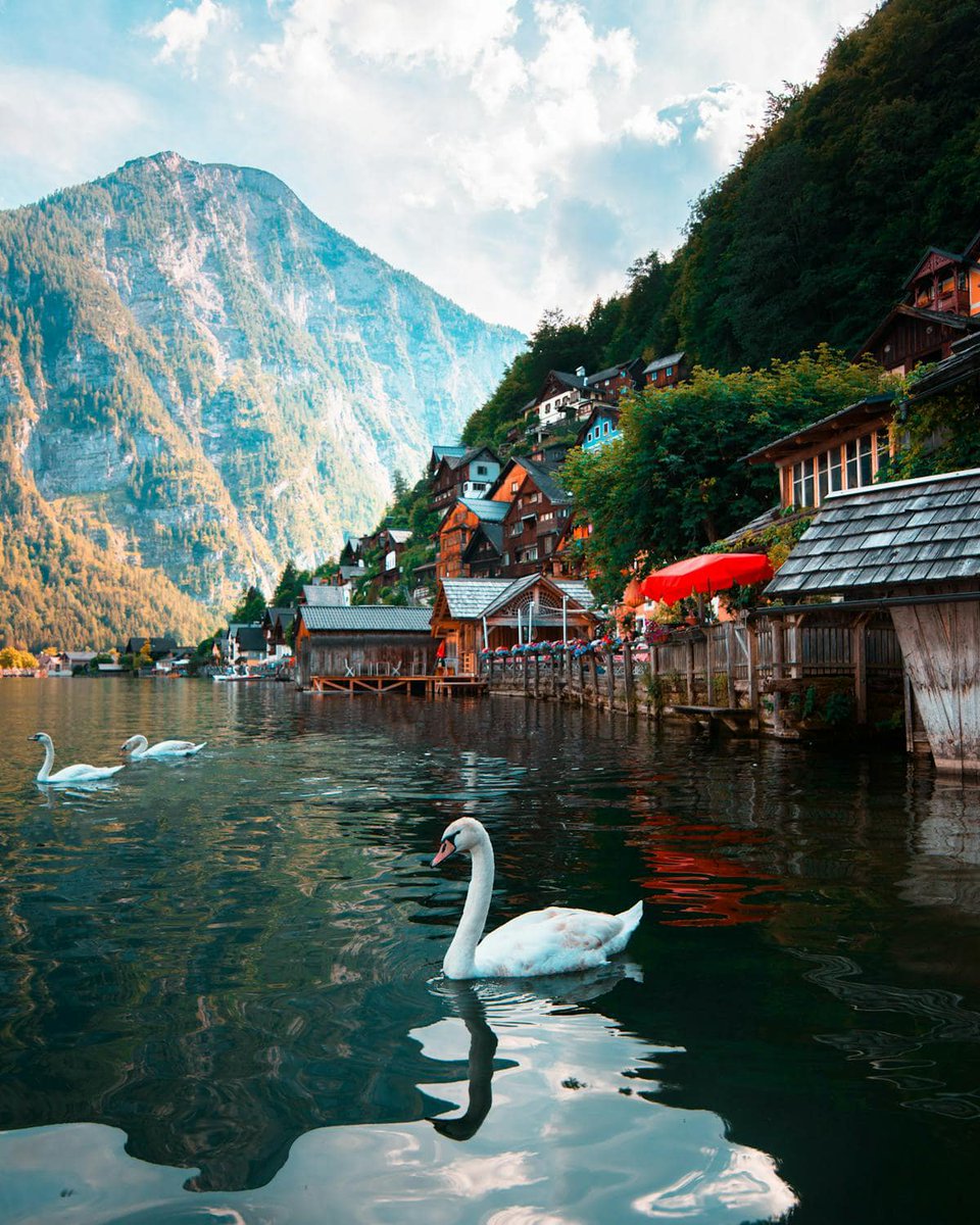 JordanLope37017's tweet photo. Hallstatt,Austria https://t.co/IPZ9BdFOJ1