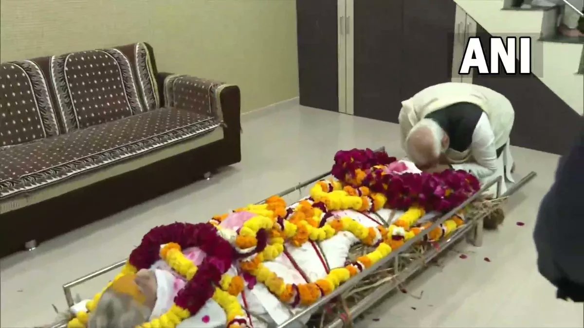BhikuMhatre (@mumbaichadon) on Twitter photo PM .<a href="/narendramodi/">Narendra Modi</a> Ji will visit Gaya, Bihar on Sept 17 (his birthday) to perform 'pind-daan' for his mother Heeraben at Vishnupad Temple.
Same Bihar where CONgress & RJD goons gave abuses over his dead mother & showed their 'Culture'! PM .<a href="/narendramodi/">Narendra Modi</a> Ji will visit Gaya, Bihar on Sept 17 (his birthday) to perform 'pind-daan' for his mother Heeraben at Vishnupad Temple.
Same Bihar where CONgress & RJD goons gave abuses over his dead mother & showed their 'Culture'!