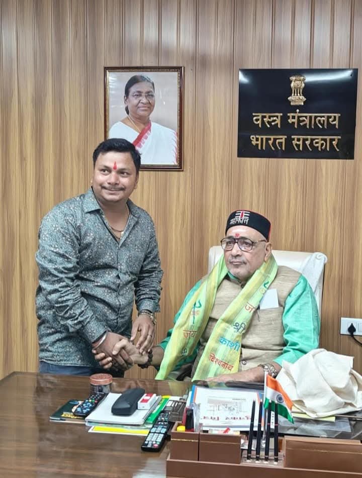 Abhicbihar's tweet photo. भारतीय जनता पार्टी के वरिष्ठ नेता केंद्रीय मंत्री बेगूसराय के लोकप्रिय सांसद माननीय श्री दादा @girirajsinghbjp जी को जन्मदिन की हार्दिक शुभकामनाएं https://t.co/SpAlbicYhB