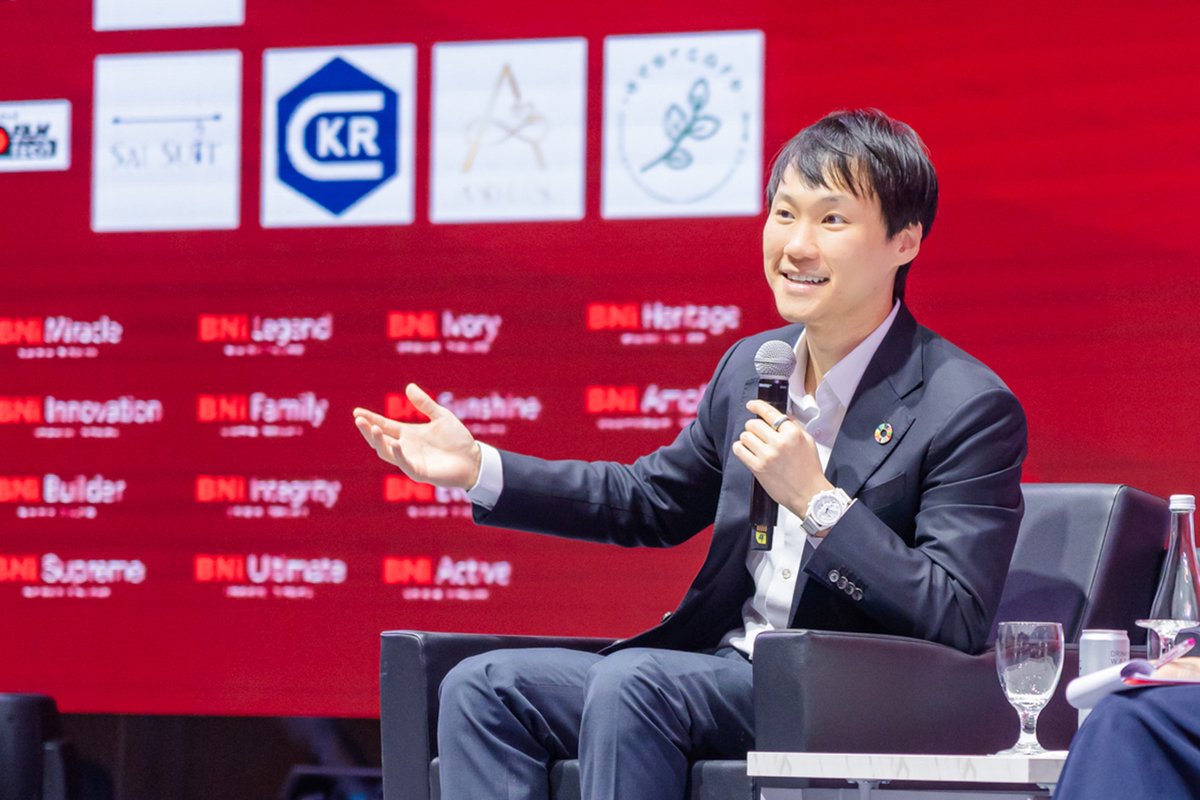 toppjirayut's tweet image. บรรยากาศในงาน BNI Thailand Leadership Conference 2025 ที่ผมได้มีโอกาสถ่ายทอด Insights จากการประชุม World Economic Forum พร้อมแบ่งปันมุมมองการพัฒนาธุรกิจในโลกยุคใหม่ เพื่อเป็นแรงบันดาลใจและต่อยอดให้กับผู้ประกอบการไทยครับ

#BNI #BeyondLeadership #ToppJirayut #ท๊อปจิรายุส