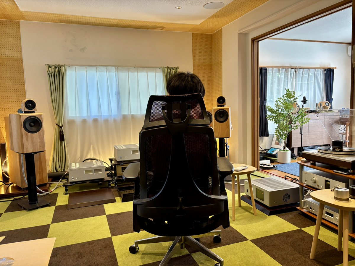 pw_audio's tweet image. 【本日の取材】

今日はDS Audioの偏心検出スタビライザー「ES-002」の効果のほどを確かめに、生形三郎先生のご自宅に行ってきました。詳細は季刊analog vol89をお楽しみに！

#dsaudio