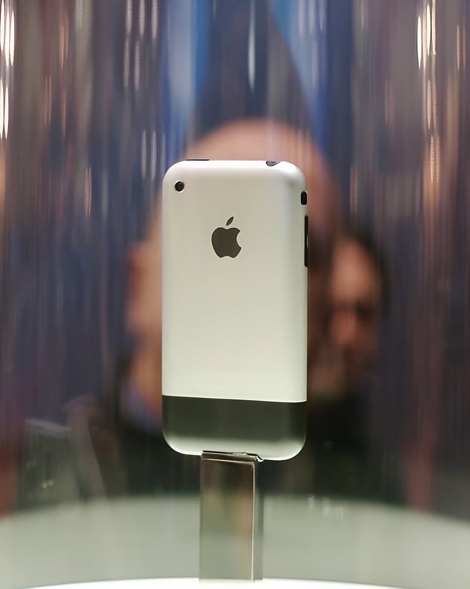 ilyamiskov's tweet photo. First iPhone presentation.
2007. https://t.co/mbcc2g4h6d