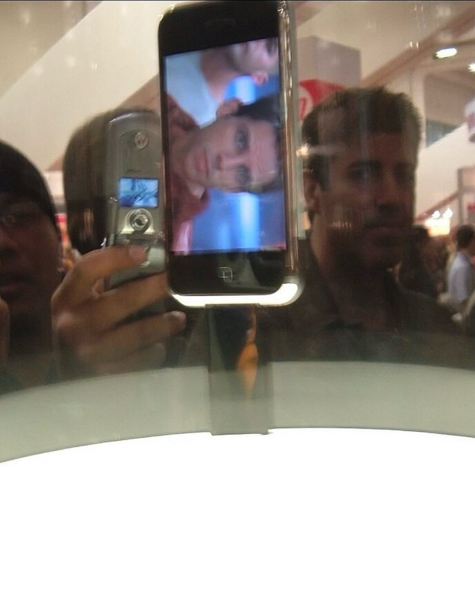 ilyamiskov's tweet photo. First iPhone presentation.
2007. https://t.co/mbcc2g4h6d