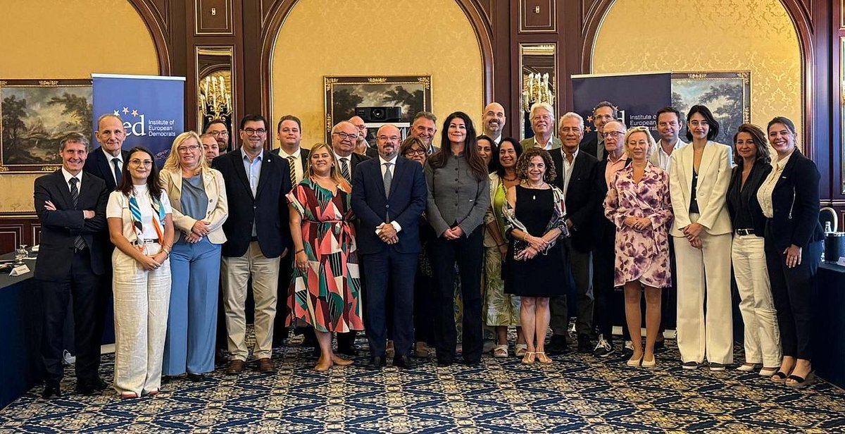 Unsere Landesvorsitzende Sylvia Rolke (Mitte) ist zur Vizepräsidentin des Instituts der Europäischen Demokraten (IED) gewählt worden. Auf der IED-Tagung in Baveno am Lago Maggiore sprachen die Delegierten der Mannheimerin einstimmig ihr Vertrauen aus. Herzlichen Glückwunsch!