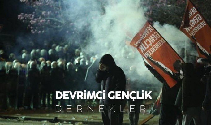 Her şeyi kendimizden bekleriz: Faşizm herkesi teslim alabilir ama bizi asla! 

Şaibeli sandık oyunları ile Başkanlık Rejimi ilan edip sürekli darbe ile iktidarını sürdürme çabasında olan Saray Rejimi gelinen aşamada baskı ve zorbalıktan başka yola sahip değil. Faşizmin halkı tam