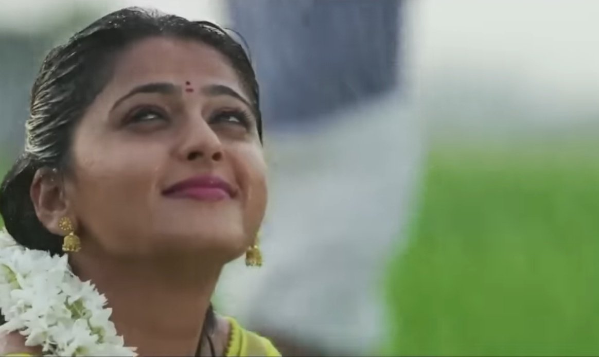Kanimxzhiyee's tweet photo. My queen own most of best heroine entry scenes, dreamy, mass, iconic, classy 

#Anushkashetty 🤍 https://t.co/QdIYBr5R7U