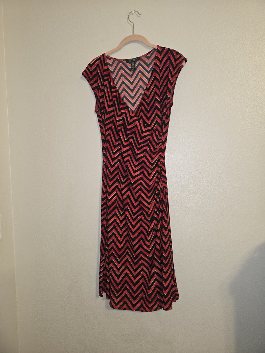 zees_pieces's tweet photo. Lauren Ralph Lauren Chevron Patterned Red and Black Dress, Size M. Ruched Side.

https://t.co/t66U3Qs4US

#ralphlauren #chevron #redandblack #dresses #WomensFashion #style #poshstyle #poshmarkcloset https://t.co/z0fQYgZPtF