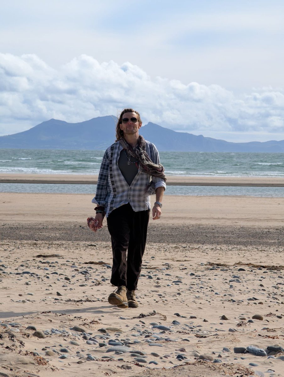 TheJPEGGallery ⌐◨-◨ tweet media