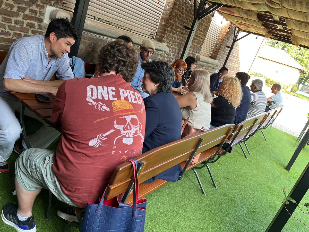 CamaraTorrelave's tweet photo. 🤝 El pasado jueves celebramos en el Gardencafé Casino Solvay el primer encuentro entre mentores y participantes del programa #BEST, la aceleradora de emprendimiento de #CámaraTorrelavega. https://t.co/9SEUSOoc7X