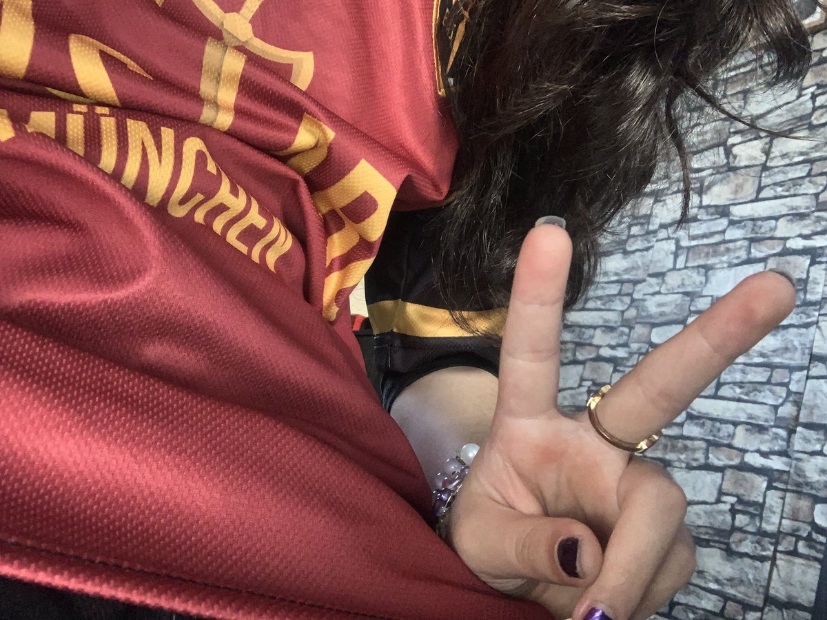 SparklezAn_'s tweet photo. im wearing bllk kit to college #becringebefree https://t.co/1E007efYkh
