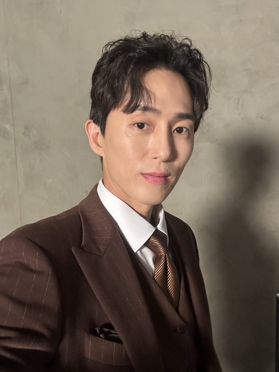 [#손유동]

유동배우의 뮤지컬 <데카브리> 프로필 촬영 현장 비하인드 사진을 공개합니다 🩵

🖋️미하일
#손유동

2025.09.10-11.30
NOL 서경스퀘어 스콘 1관

#더블케이엔터테인먼트 #더블케이아티스트 
#배우손유동 #뮤지컬 #데카브리 #프로필비하인드 #많은기대부탁드립니다🙏🩵