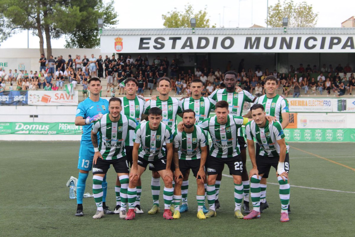 Por la tarde, histórico debut del <a href="/cdquintanardrey/">CD Quintanar del Rey</a> en #SegundaRFEF, ante uno de los cocos, como es el <a href="/CFIntercity/">𝗖𝗙 𝗜𝗡𝗧𝗘𝗥𝗖𝗜𝗧𝗬</a>. Gran partido de los de <a href="/PedroBolanos23/">PEDRO BOLAÑOS</a>, que merecieron algo más a tenor de lo visto en San Marcos. Un equipo joven, dinámico, sin complejos y con ganas de dar