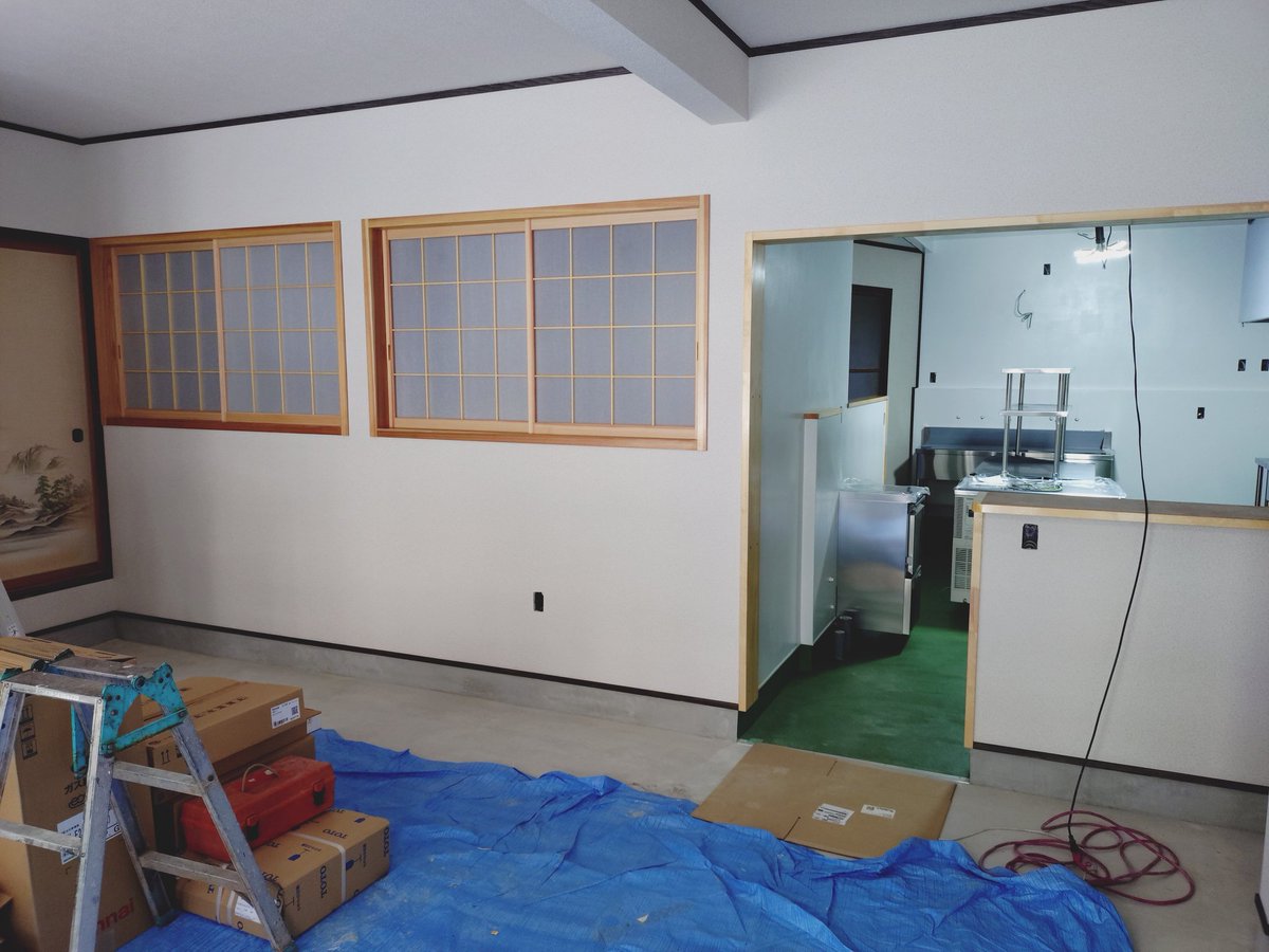 肘折♨️新店情報(山形県肘折温泉)
お豆腐屋さんのおとーさんに工事中の店内を見せていただきました✨掲載許可済。
3枚目はカウンター。外を眺めながら1杯やれるなんて最高🤩10月中に始めたいとおっしゃっていました！