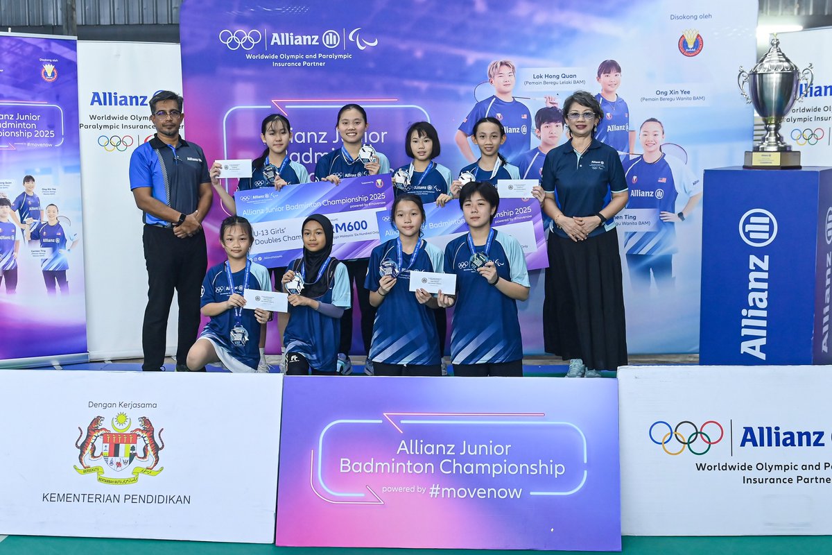 ASTROARENA's tweet image. Karys Gan Way Syuen &amp;amp; Shahadryl Suhaime meraikan kemenangan berganda di Pusingan Kelayakan ketujuh Allianz Junior Badminton Championship (AJBC) 2025 apabila memenangi kedua-dua acara perseorangan dan beregu dalam kategori B13 Perempuan dan B13 Lelaki...

#NadiArena #Allianz