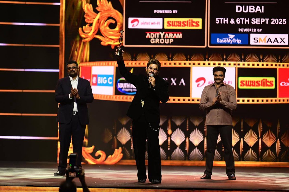 sribalajivideos's tweet photo. PUSHPA'S RULE AT SIIMA β€βπ₯
Team #Pushpa2TheRule wins big at the prestigious #SIIMAAwards with 5 top awards β¨
Best Actor - Icon Star #AlluArjun
Best Director - #SukumarB
Best Actress - #RashmikaMandanna
Best Music Director - #DeviSriPrasad
Best Playback Singer (Male) - #ShankarBabuKandukuri (Peelings)